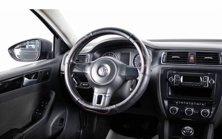Volkswagen Jetta VI, 2012 год, 899 000 рублей, 11 фотография