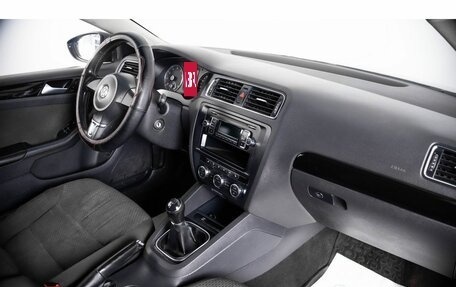 Volkswagen Jetta VI, 2012 год, 899 000 рублей, 10 фотография