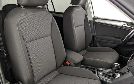 Volkswagen Tiguan II, 2019 год, 2 300 000 рублей, 23 фотография