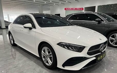Mercedes-Benz A-Класс, 2023 год, 2 100 000 рублей, 3 фотография