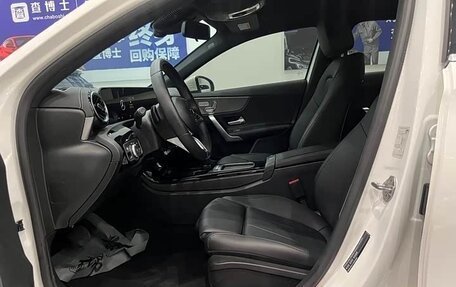 Mercedes-Benz A-Класс, 2023 год, 2 100 000 рублей, 13 фотография