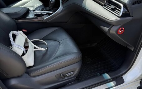 Toyota Camry, 2018 год, 2 600 000 рублей, 18 фотография