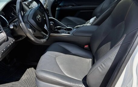 Toyota Camry, 2018 год, 2 600 000 рублей, 10 фотография