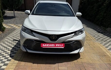 Toyota Camry, 2018 год, 2 600 000 рублей, 21 фотография