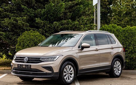 Volkswagen Tiguan II, 2021 год, 2 395 000 рублей, 1 фотография