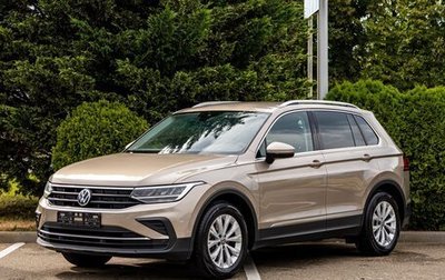 Volkswagen Tiguan II, 2021 год, 2 395 000 рублей, 1 фотография
