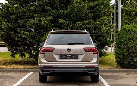 Volkswagen Tiguan II, 2021 год, 2 395 000 рублей, 5 фотография