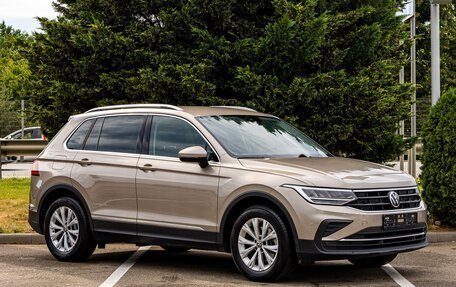 Volkswagen Tiguan II, 2021 год, 2 395 000 рублей, 3 фотография