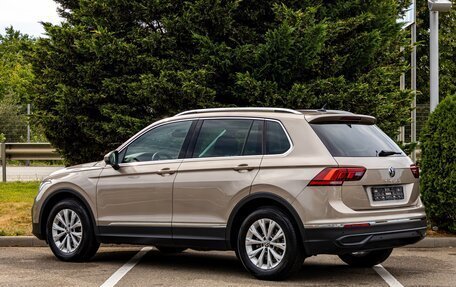 Volkswagen Tiguan II, 2021 год, 2 395 000 рублей, 4 фотография