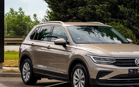 Volkswagen Tiguan II, 2021 год, 2 395 000 рублей, 7 фотография
