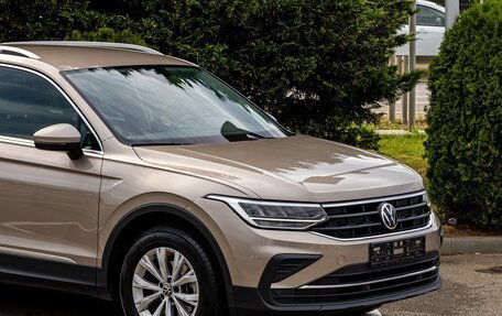 Volkswagen Tiguan II, 2021 год, 2 395 000 рублей, 8 фотография