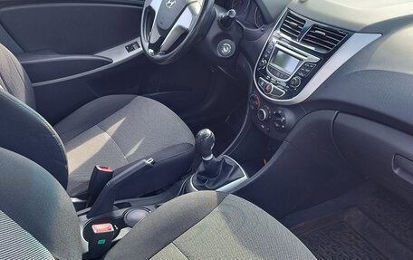 Hyundai Solaris II рестайлинг, 2011 год, 650 000 рублей, 6 фотография