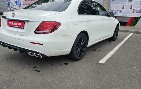 Mercedes-Benz E-Класс, 2018 год, 1 750 000 рублей, 4 фотография