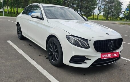 Mercedes-Benz E-Класс, 2018 год, 1 750 000 рублей, 3 фотография