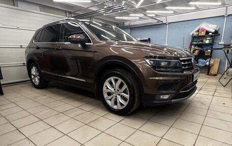 Volkswagen Tiguan II, 2018 год, 2 450 000 рублей, 3 фотография