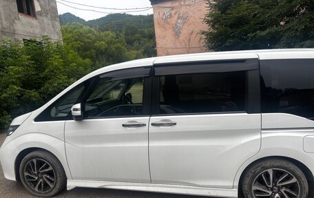 Honda Stepwgn IV, 2017 год, 1 850 000 рублей, 2 фотография
