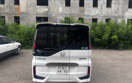 Honda Stepwgn IV, 2017 год, 1 850 000 рублей, 4 фотография