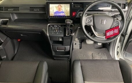 Honda Stepwgn IV, 2017 год, 1 850 000 рублей, 7 фотография