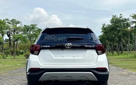 Toyota Yaris XP150 рестайлинг, 2023 год, 1 600 000 рублей, 9 фотография