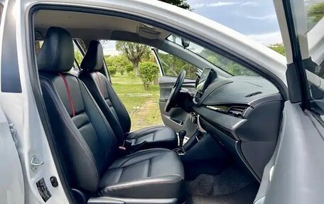 Toyota Yaris XP150 рестайлинг, 2023 год, 1 600 000 рублей, 16 фотография