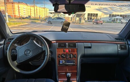 Mercedes-Benz E-Класс, 1996 год, 475 000 рублей, 8 фотография