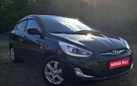 Hyundai Solaris II рестайлинг, 2013 год, 900 000 рублей, 1 фотография