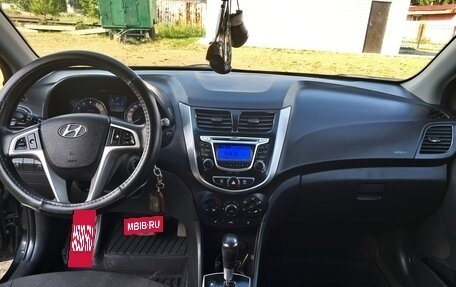 Hyundai Solaris II рестайлинг, 2013 год, 900 000 рублей, 2 фотография