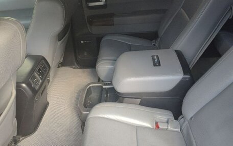Toyota Sequoia II рестайлинг, 2010 год, 2 750 000 рублей, 5 фотография