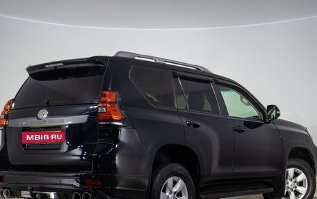 Toyota Land Cruiser Prado 150 рестайлинг 2, 2015 год, 3 199 000 рублей, 5 фотография