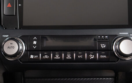 Toyota Land Cruiser Prado 150 рестайлинг 2, 2015 год, 3 199 000 рублей, 15 фотография