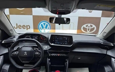 Peugeot 2008 II, 2023 год, 1 300 000 рублей, 7 фотография