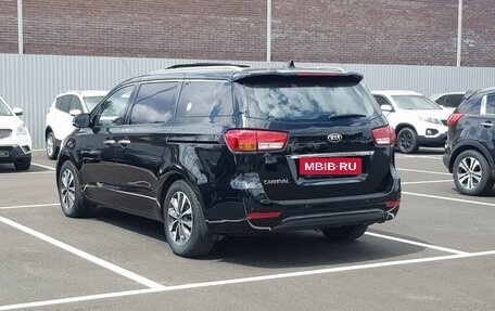 KIA Carnival III, 2015 год, 2 499 000 рублей, 4 фотография
