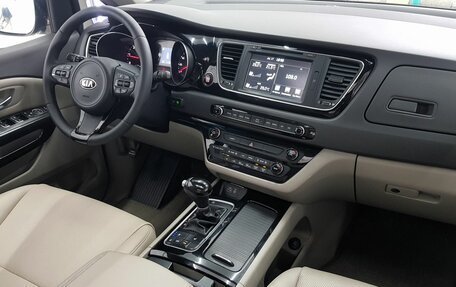 KIA Carnival III, 2015 год, 2 499 000 рублей, 8 фотография
