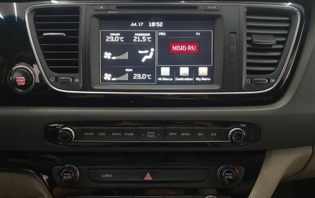KIA Carnival III, 2015 год, 2 499 000 рублей, 24 фотография
