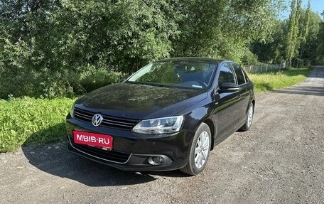 Volkswagen Jetta VI, 2013 год, 950 000 рублей, 1 фотография