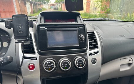 Mitsubishi Pajero Sport II рестайлинг, 2015 год, 2 100 000 рублей, 3 фотография