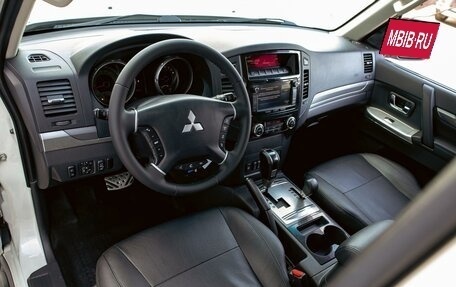 Mitsubishi Pajero IV, 2018 год, 1 895 000 рублей, 13 фотография