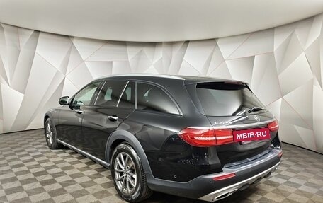 Mercedes-Benz E-Класс, 2018 год, 3 055 000 рублей, 4 фотография