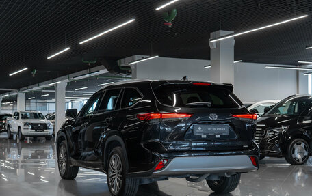 Toyota Highlander, 2025 год, 5 000 000 рублей, 4 фотография