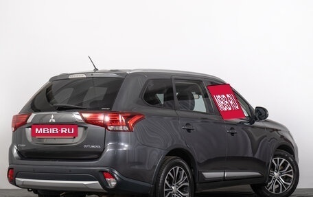 Mitsubishi Outlander III рестайлинг 3, 2016 год, 2 299 000 рублей, 6 фотография