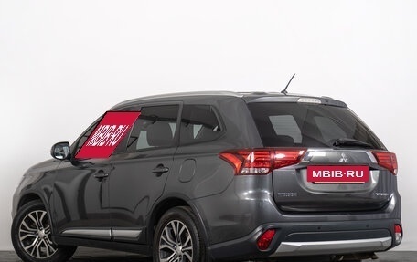 Mitsubishi Outlander III рестайлинг 3, 2016 год, 2 299 000 рублей, 5 фотография
