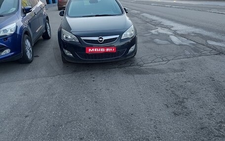 Opel Astra J, 2011 год, 800 000 рублей, 1 фотография