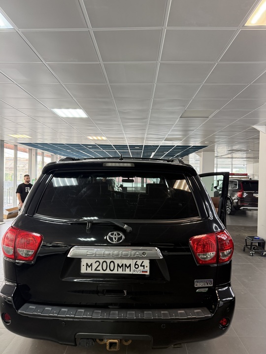 Toyota Sequoia II, 2011 год, 4 250 000 рублей, 2 фотография