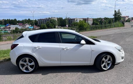 Opel Astra J, 2012 год, 530 000 рублей, 2 фотография