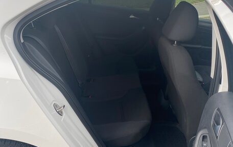 Volkswagen Jetta VI, 2015 год, 950 000 рублей, 14 фотография