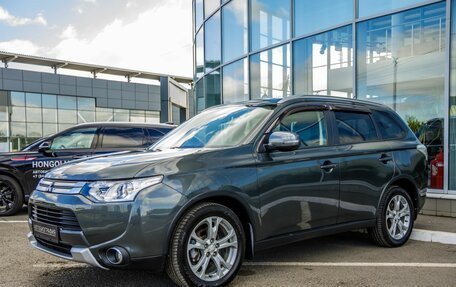 Mitsubishi Outlander III рестайлинг 3, 2014 год, 1 738 000 рублей, 3 фотография