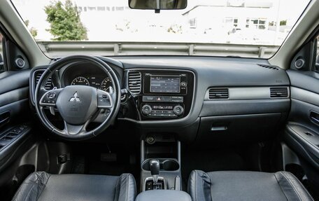 Mitsubishi Outlander III рестайлинг 3, 2014 год, 1 738 000 рублей, 13 фотография