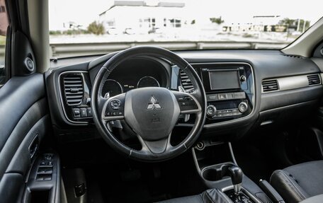 Mitsubishi Outlander III рестайлинг 3, 2014 год, 1 738 000 рублей, 14 фотография
