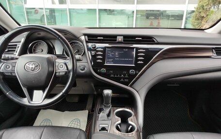 Toyota Camry, 2018 год, 3 250 000 рублей, 12 фотография