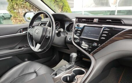 Toyota Camry, 2018 год, 3 250 000 рублей, 11 фотография